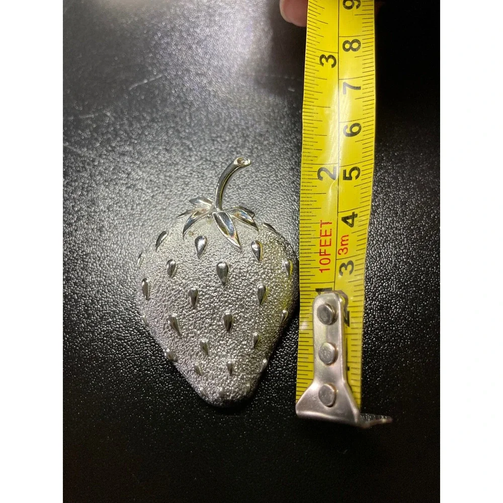 Sarah‎ Coventry Vintage Strawberry Brooch Silver Tone Textured Fruit Pin 2 Inch
